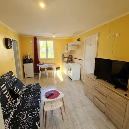 A Apartament *